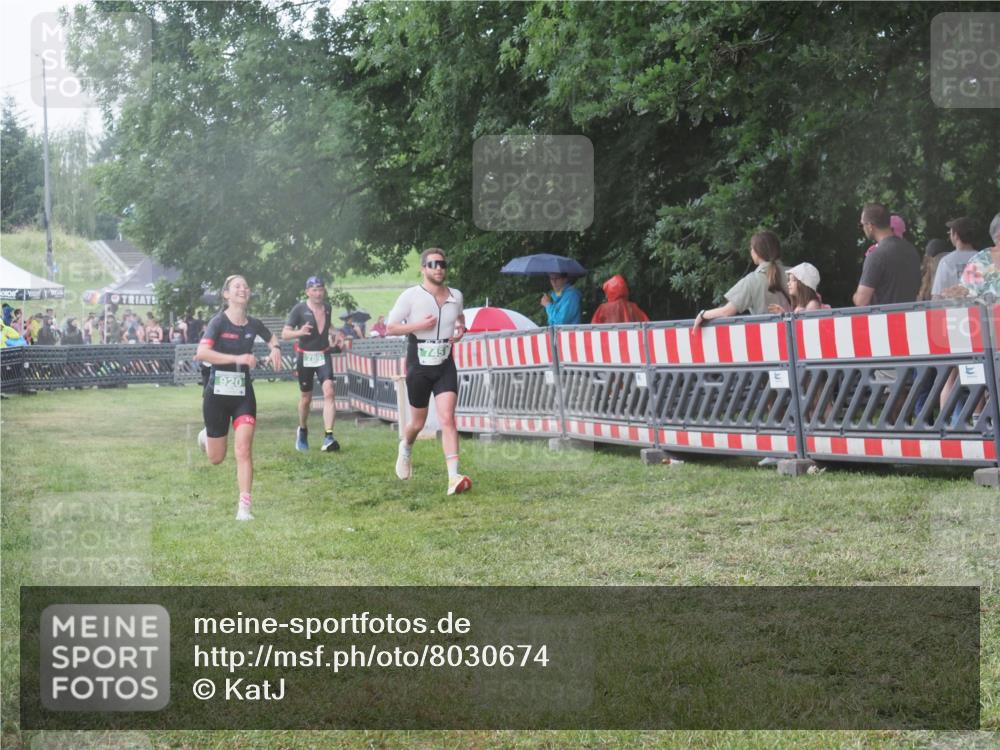 21.06.2025 - 27. Vierlanden-Triathlon KatJ http://msf.ph/oto/8030674 15.06.2025 13:39:04 Ziel 745, 789, 824, 920, 1082, 1083, 1084 meine-sportfotos.de