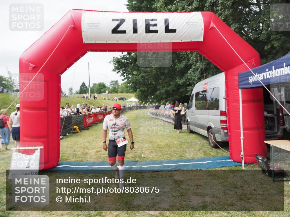 21.06.2025 - 27. Vierlanden-Triathlon MichiJ http://msf.ph/oto/8030675 15.06.2026 12:39:22 Ziel 41 meine-sportfotos.de