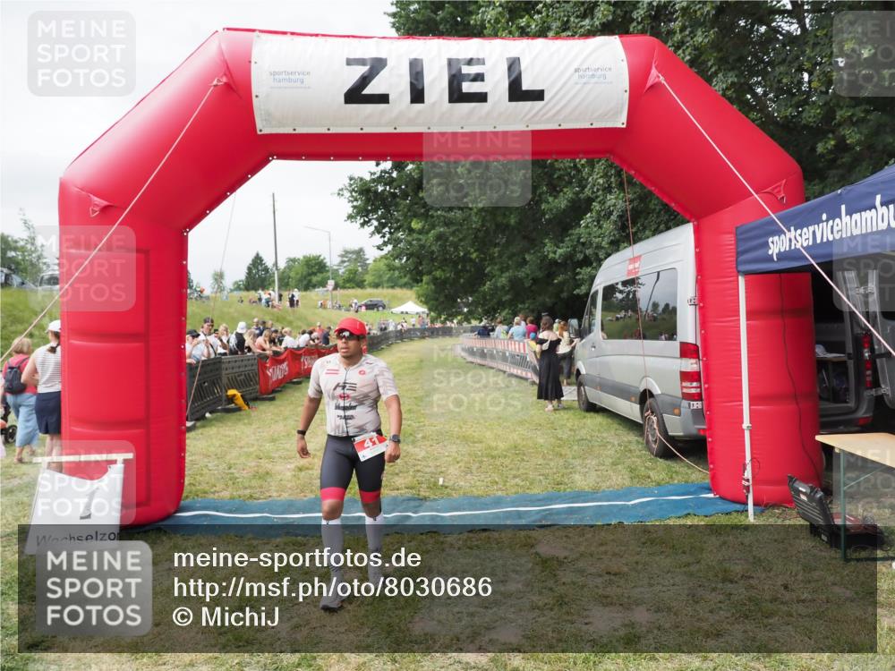 21.06.2025 - 27. Vierlanden-Triathlon MichiJ http://msf.ph/oto/8030686 15.06.2026 12:39:22 Ziel 41 meine-sportfotos.de
