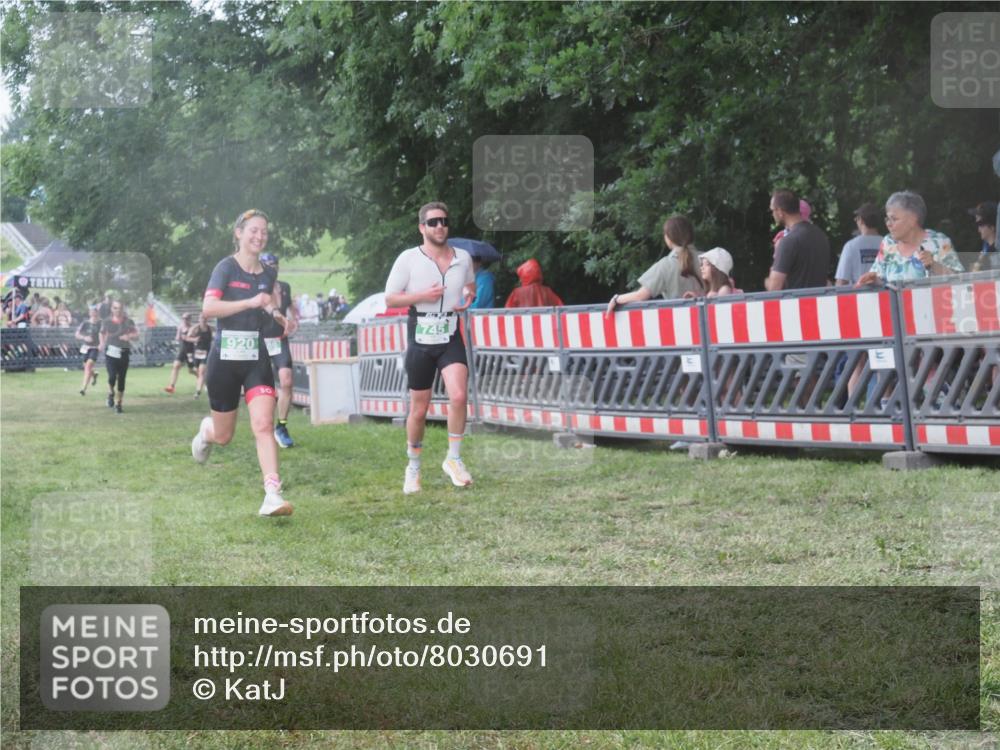 21.06.2025 - 27. Vierlanden-Triathlon KatJ http://msf.ph/oto/8030691 15.06.2025 13:39:05 Ziel 745, 789, 824, 920, 1082, 1083, 1084 meine-sportfotos.de