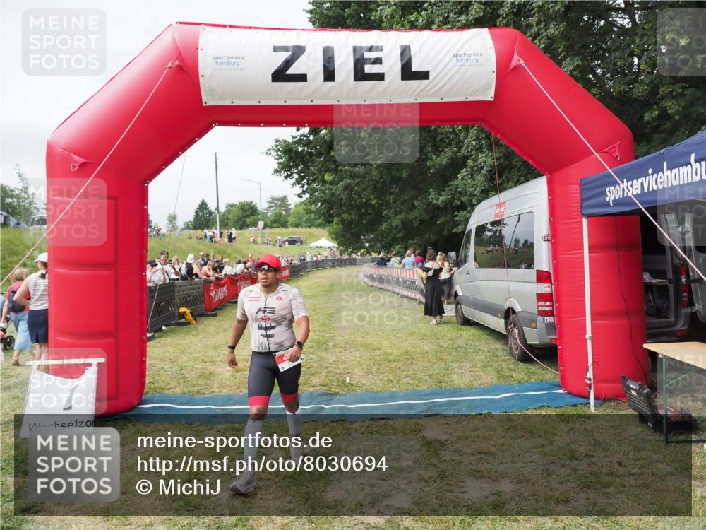 21.06.2025 - 27. Vierlanden-Triathlon MichiJ http://msf.ph/oto/8030694 15.06.2026 12:39:23 Ziel 41 meine-sportfotos.de