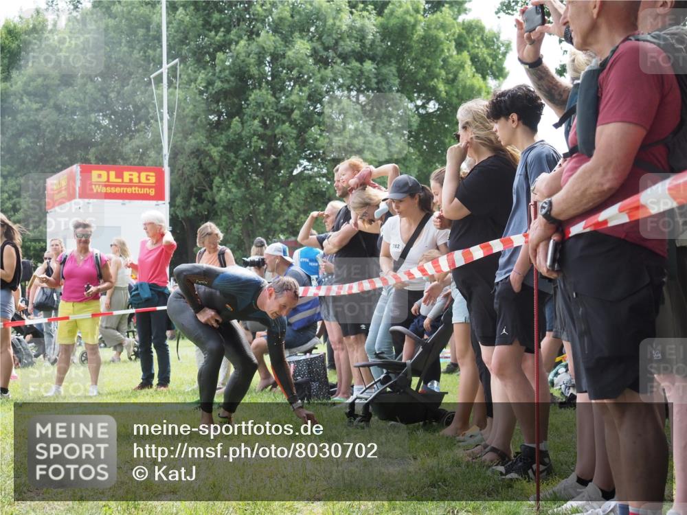 15.06.2025 - 27. Vierlanden-Triathlon KatJ http://msf.ph/oto/8030702 15.06.2025 11:08:17 Schwimmen 782, 794, 797, 828, 847 meine-sportfotos.de