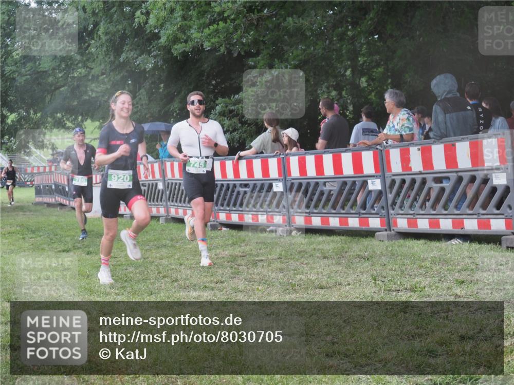 21.06.2025 - 27. Vierlanden-Triathlon KatJ http://msf.ph/oto/8030705 15.06.2025 13:39:05 Ziel 745, 789, 824, 920, 1082, 1083, 1084 meine-sportfotos.de