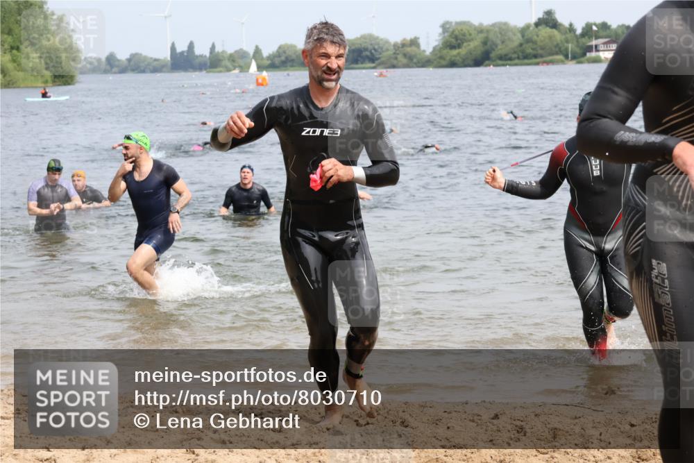 15.06.2025 - 27. Vierlanden-Triathlon Lena Gebhardt http://msf.ph/oto/8030710 15.06.2025 11:08:28 Schwimmen 703, 719, 750, 820, 835, 836, 845, 847, 863 meine-sportfotos.de