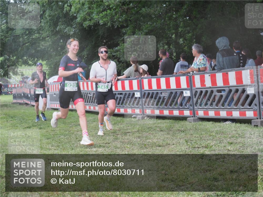 21.06.2025 - 27. Vierlanden-Triathlon KatJ http://msf.ph/oto/8030711 15.06.2025 13:39:05 Ziel 745, 789, 824, 920, 1082, 1083, 1084 meine-sportfotos.de