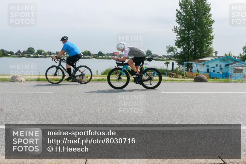 15.06.2025 - 27. Vierlanden-Triathlon H.Heesch http://msf.ph/oto/8030716 15.06.2025 11:31:11 Radfahren 713, 812, 895, 917, 924, 941, 1400 meine-sportfotos.de
