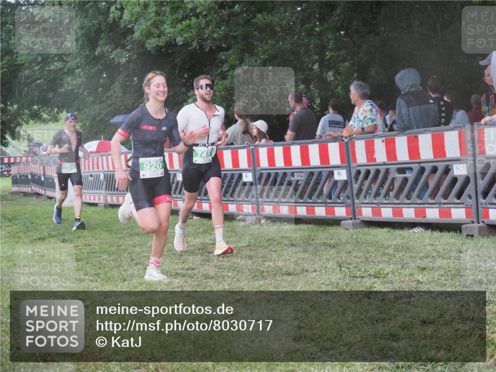 21.06.2025 - 27. Vierlanden-Triathlon KatJ http://msf.ph/oto/8030717 15.06.2025 13:39:05 Ziel 745, 789, 824, 920, 1082, 1083, 1084 meine-sportfotos.de