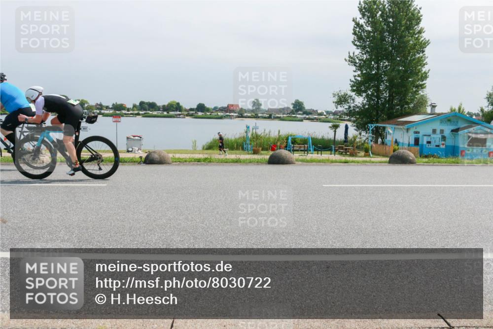 15.06.2025 - 27. Vierlanden-Triathlon H.Heesch http://msf.ph/oto/8030722 15.06.2025 11:31:11 Radfahren 713, 812, 895, 917, 924, 941, 1400 meine-sportfotos.de