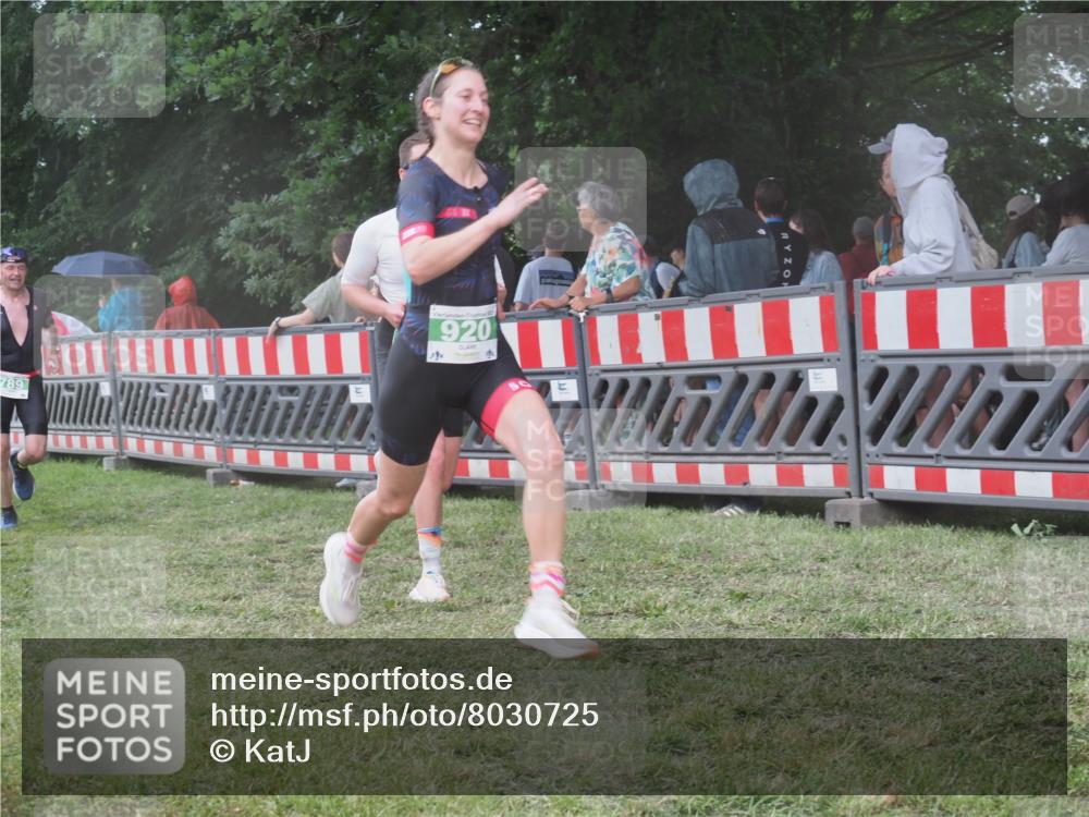 21.06.2025 - 27. Vierlanden-Triathlon KatJ http://msf.ph/oto/8030725 15.06.2025 13:39:06 Ziel 745, 789, 824, 920, 1082, 1083, 1084 meine-sportfotos.de