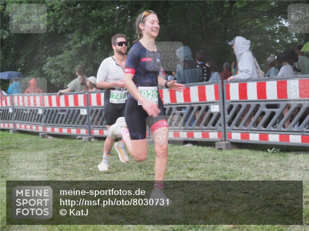 21.06.2025 - 27. Vierlanden-Triathlon KatJ http://msf.ph/oto/8030731 15.06.2025 13:39:06 Ziel 745, 789, 824, 920, 1082, 1083, 1084 meine-sportfotos.de