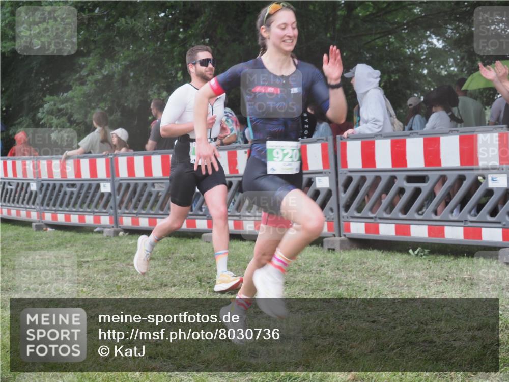 21.06.2025 - 27. Vierlanden-Triathlon KatJ http://msf.ph/oto/8030736 15.06.2025 13:39:06 Ziel 745, 789, 824, 920, 1082, 1083, 1084 meine-sportfotos.de