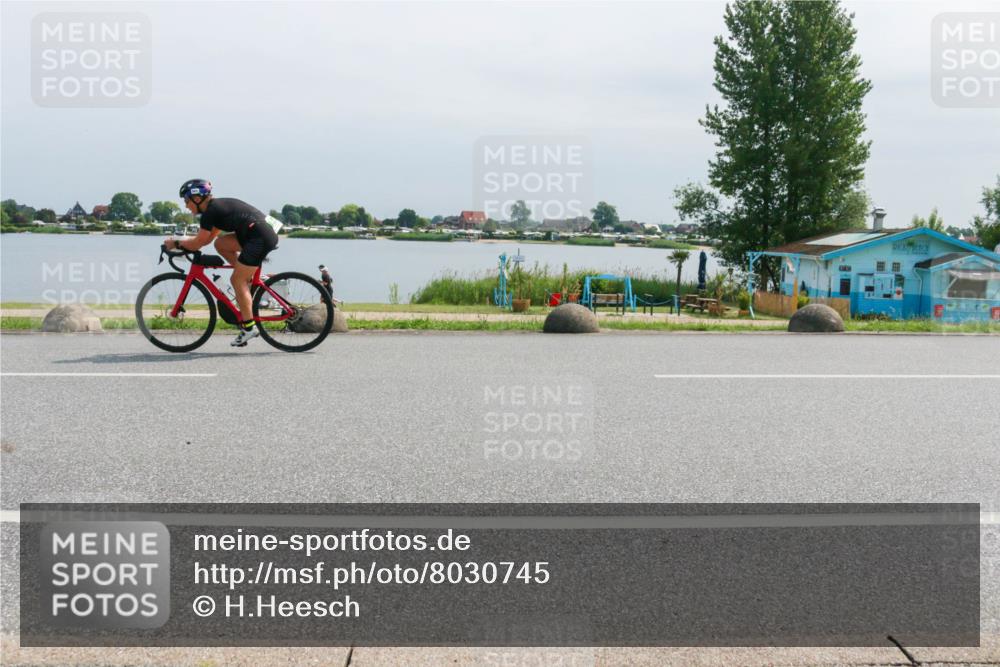 15.06.2025 - 27. Vierlanden-Triathlon H.Heesch http://msf.ph/oto/8030745 15.06.2025 11:31:13 Radfahren 713, 812, 895, 917, 924, 941, 1400 meine-sportfotos.de