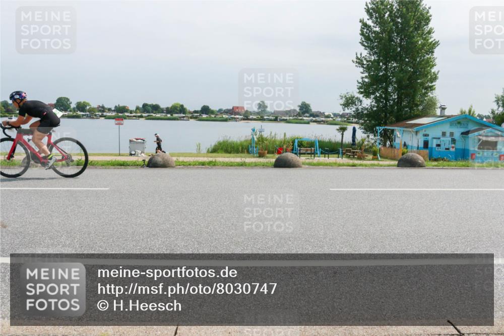 15.06.2025 - 27. Vierlanden-Triathlon H.Heesch http://msf.ph/oto/8030747 15.06.2025 11:31:13 Radfahren 713, 812, 895, 917, 924, 941, 1400 meine-sportfotos.de