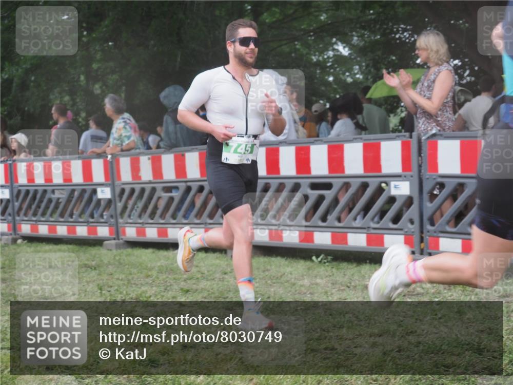 21.06.2025 - 27. Vierlanden-Triathlon KatJ http://msf.ph/oto/8030749 15.06.2025 13:39:07 Ziel 745, 789, 824, 1082, 1083, 1084 meine-sportfotos.de