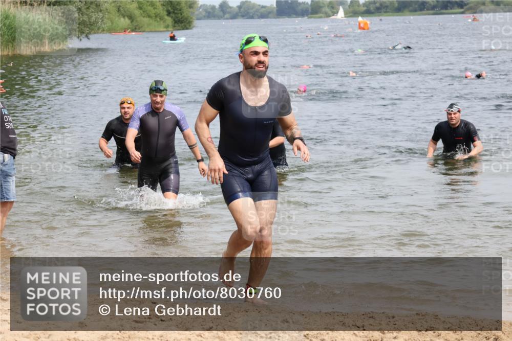 15.06.2025 - 27. Vierlanden-Triathlon Lena Gebhardt http://msf.ph/oto/8030760 15.06.2025 11:08:32 Schwimmen 703, 719, 720, 750, 820, 835, 836, 863 meine-sportfotos.de