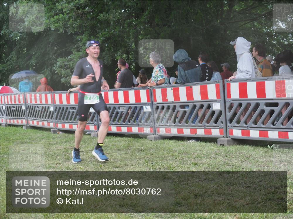 21.06.2025 - 27. Vierlanden-Triathlon KatJ http://msf.ph/oto/8030762 15.06.2025 13:39:07 Ziel 745, 789, 824, 1082, 1083, 1084 meine-sportfotos.de