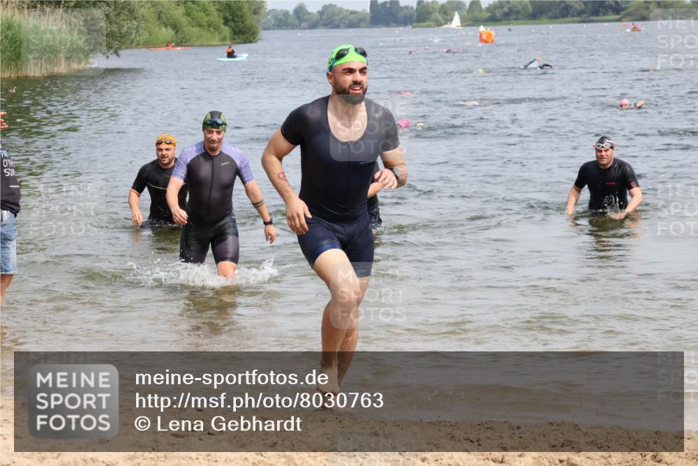 15.06.2025 - 27. Vierlanden-Triathlon Lena Gebhardt http://msf.ph/oto/8030763 15.06.2025 11:08:32 Schwimmen 703, 719, 720, 750, 820, 835, 836, 863 meine-sportfotos.de