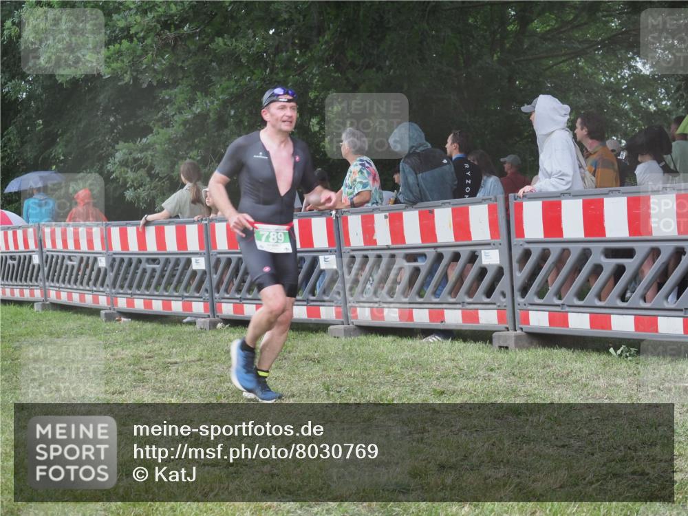 21.06.2025 - 27. Vierlanden-Triathlon KatJ http://msf.ph/oto/8030769 15.06.2025 13:39:08 Ziel 745, 789, 824, 1082, 1083, 1084 meine-sportfotos.de