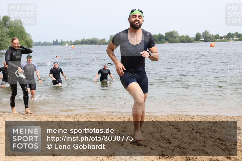 15.06.2025 - 27. Vierlanden-Triathlon Lena Gebhardt http://msf.ph/oto/8030775 15.06.2025 11:08:35 Schwimmen 671, 703, 719, 720, 750, 820, 835, 836, 863 meine-sportfotos.de