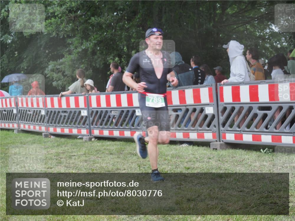 21.06.2025 - 27. Vierlanden-Triathlon KatJ http://msf.ph/oto/8030776 15.06.2025 13:39:08 Ziel 745, 789, 824, 1082, 1083, 1084 meine-sportfotos.de
