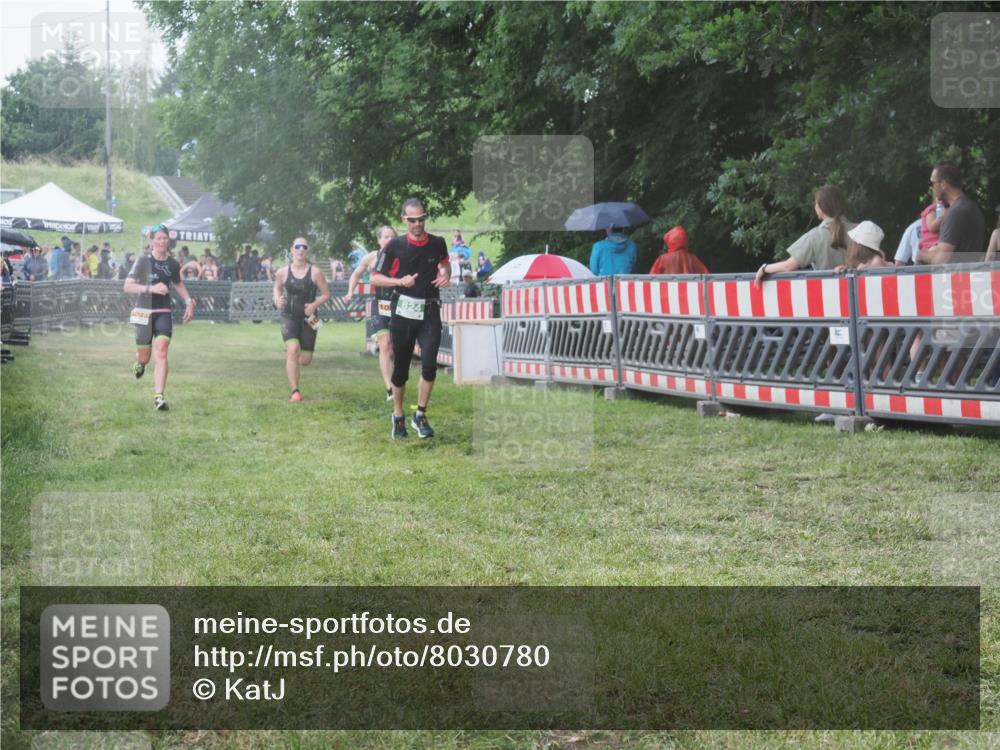 21.06.2025 - 27. Vierlanden-Triathlon KatJ http://msf.ph/oto/8030780 15.06.2025 13:39:09 Ziel 645, 789, 824, 1082, 1083, 1084 meine-sportfotos.de