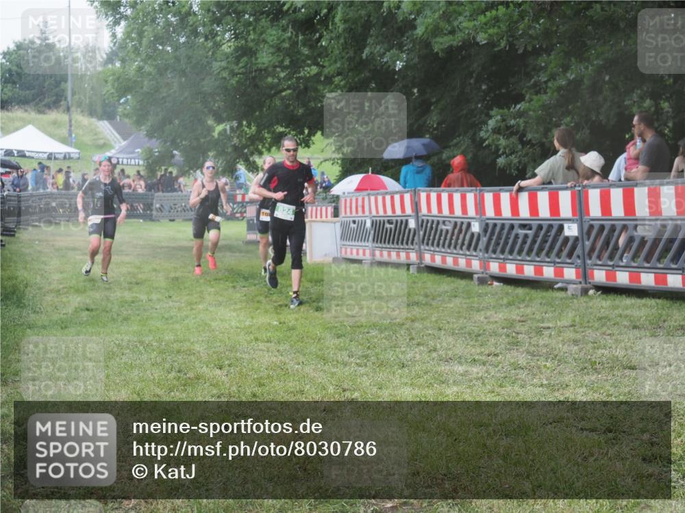 21.06.2025 - 27. Vierlanden-Triathlon KatJ http://msf.ph/oto/8030786 15.06.2025 13:39:09 Ziel 645, 789, 824, 1082, 1083, 1084 meine-sportfotos.de