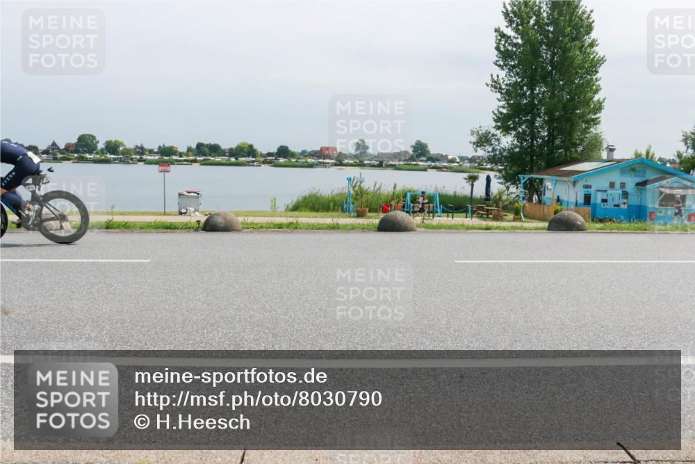 15.06.2025 - 27. Vierlanden-Triathlon H.Heesch http://msf.ph/oto/8030790 15.06.2025 11:31:35 Radfahren 652, 759, 838 meine-sportfotos.de