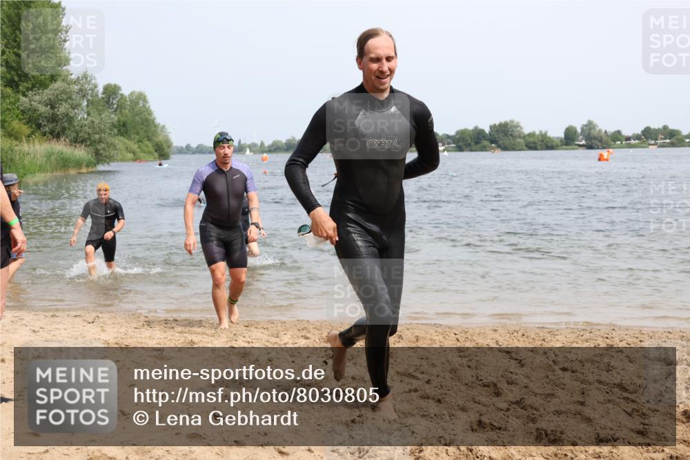 15.06.2025 - 27. Vierlanden-Triathlon Lena Gebhardt http://msf.ph/oto/8030805 15.06.2025 11:08:37 Schwimmen 671, 703, 719, 720, 750, 820, 836, 852, 863 meine-sportfotos.de