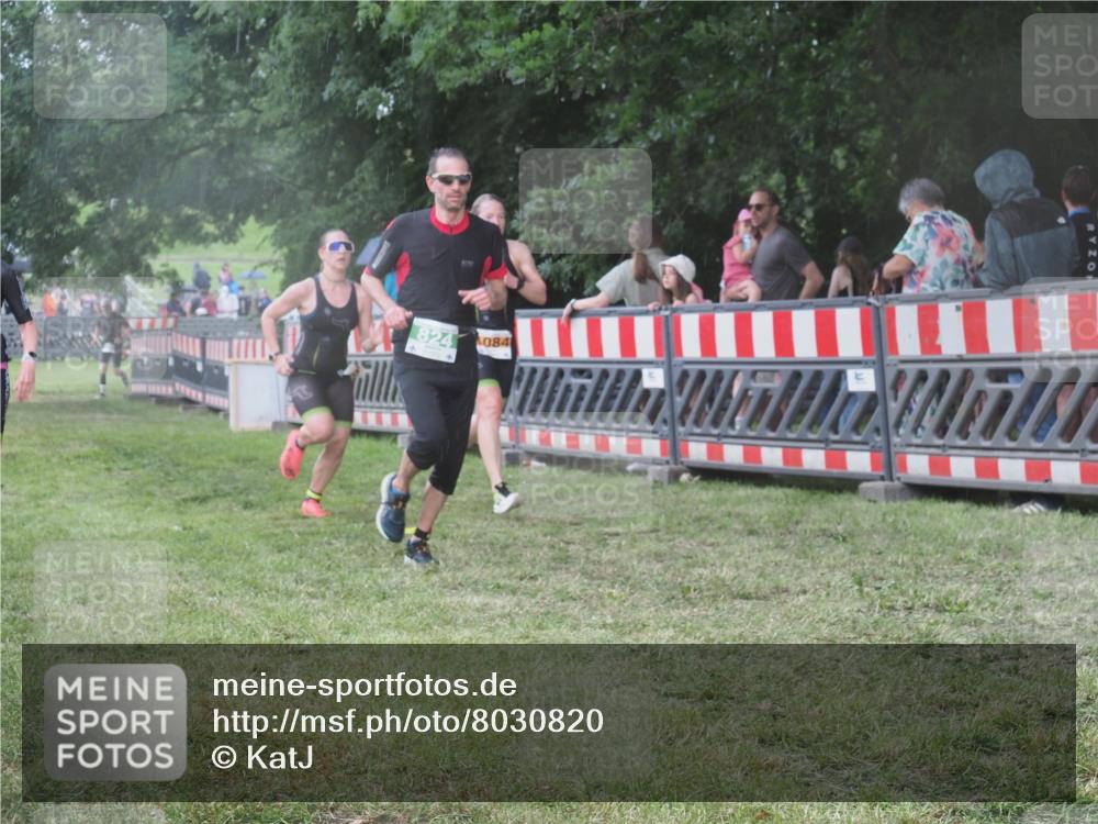 21.06.2025 - 27. Vierlanden-Triathlon KatJ http://msf.ph/oto/8030820 15.06.2025 13:39:11 Ziel 645, 824, 1082, 1083, 1084 meine-sportfotos.de