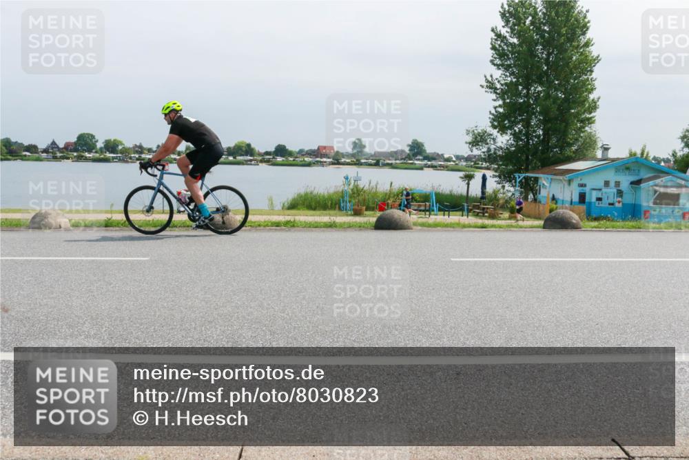 15.06.2025 - 27. Vierlanden-Triathlon H.Heesch http://msf.ph/oto/8030823 15.06.2025 11:31:40 Radfahren 652, 682, 759, 838, 956, 957 meine-sportfotos.de