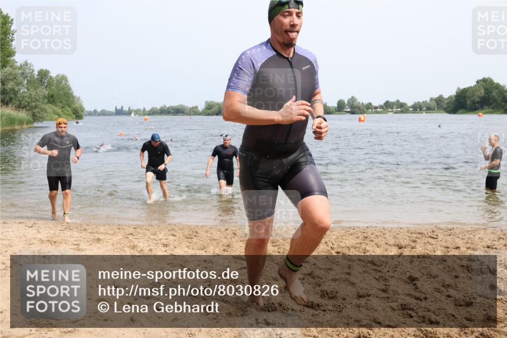 15.06.2025 - 27. Vierlanden-Triathlon Lena Gebhardt http://msf.ph/oto/8030826 15.06.2025 11:08:40 Schwimmen 671, 703, 719, 720, 750, 852, 863 meine-sportfotos.de