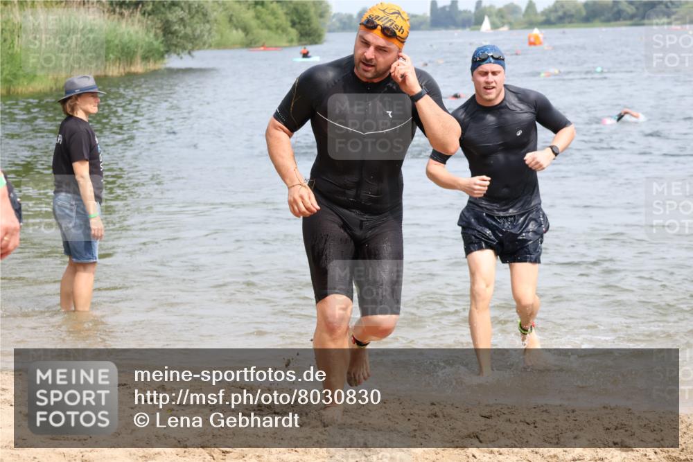 15.06.2025 - 27. Vierlanden-Triathlon Lena Gebhardt http://msf.ph/oto/8030830 15.06.2025 11:08:41 Schwimmen 671, 703, 719, 720, 852, 863 meine-sportfotos.de