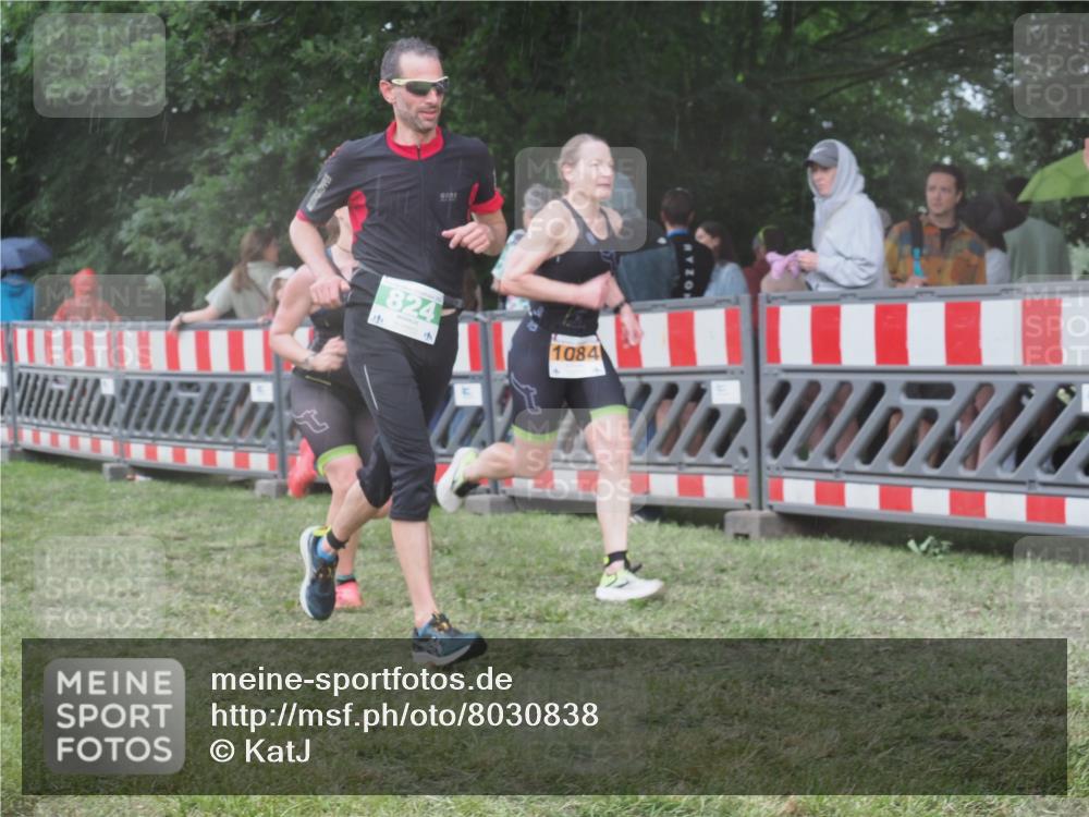 21.06.2025 - 27. Vierlanden-Triathlon KatJ http://msf.ph/oto/8030838 15.06.2025 13:39:12 Ziel 645, 739, 824, 1082, 1083, 1084 meine-sportfotos.de