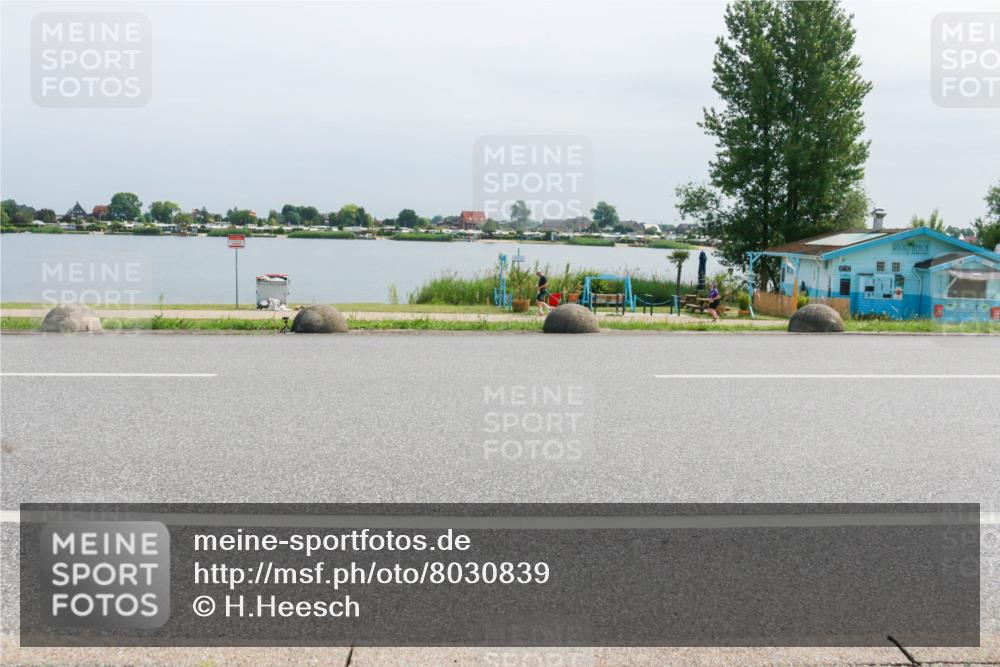 15.06.2025 - 27. Vierlanden-Triathlon H.Heesch http://msf.ph/oto/8030839 15.06.2025 11:31:41 Radfahren 652, 682, 759, 838, 956, 957 meine-sportfotos.de