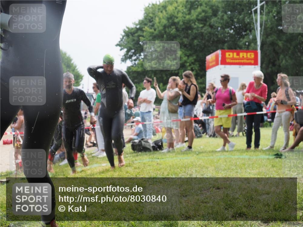 15.06.2025 - 27. Vierlanden-Triathlon KatJ http://msf.ph/oto/8030840 15.06.2025 11:08:33 Schwimmen 719, 750, 820, 835, 836, 845, 847 meine-sportfotos.de