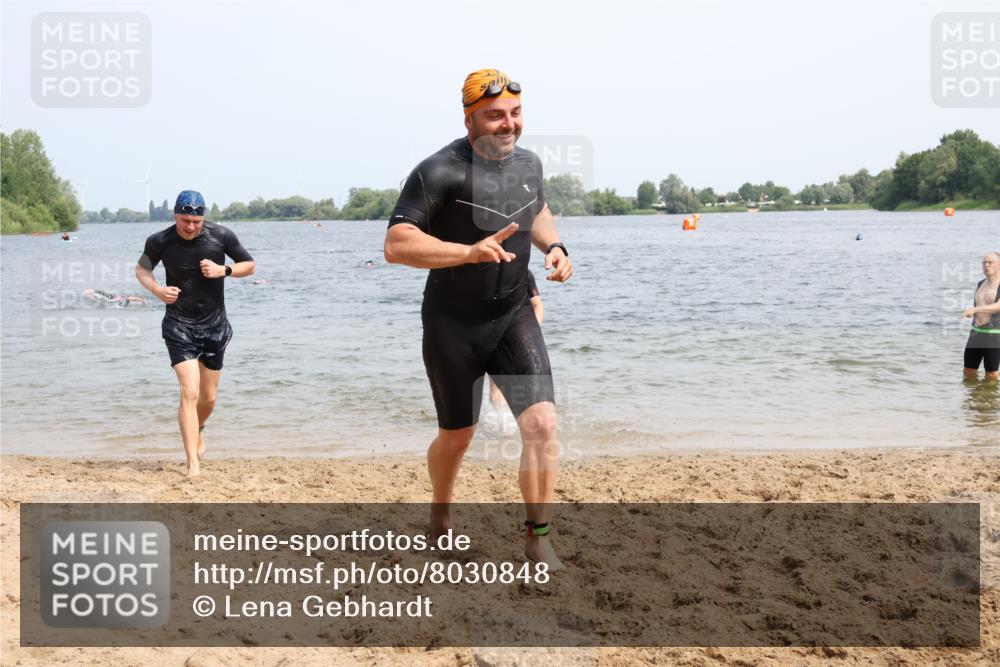 15.06.2025 - 27. Vierlanden-Triathlon Lena Gebhardt http://msf.ph/oto/8030848 15.06.2025 11:08:42 Schwimmen 671, 703, 719, 720, 852, 863 meine-sportfotos.de