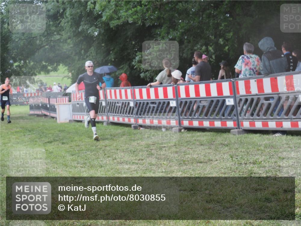 21.06.2025 - 27. Vierlanden-Triathlon KatJ http://msf.ph/oto/8030855 15.06.2025 13:39:18 Ziel 645, 739 meine-sportfotos.de