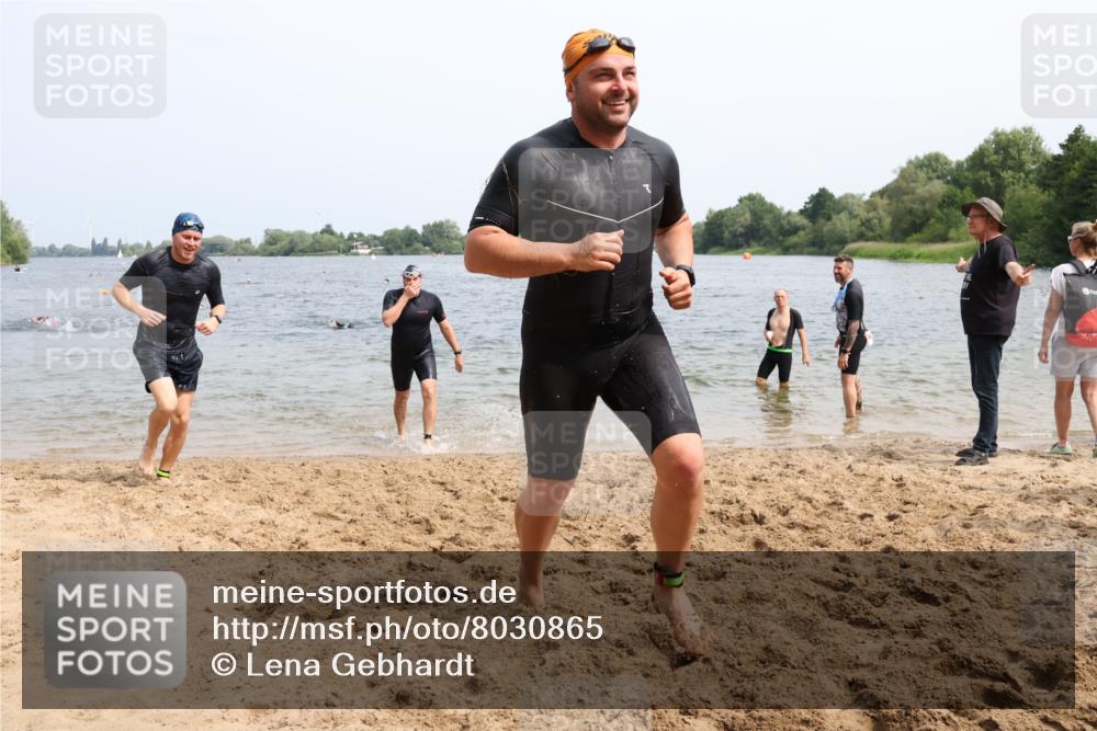 15.06.2025 - 27. Vierlanden-Triathlon Lena Gebhardt http://msf.ph/oto/8030865 15.06.2025 11:08:43 Schwimmen 671, 703, 719, 720, 852, 863 meine-sportfotos.de