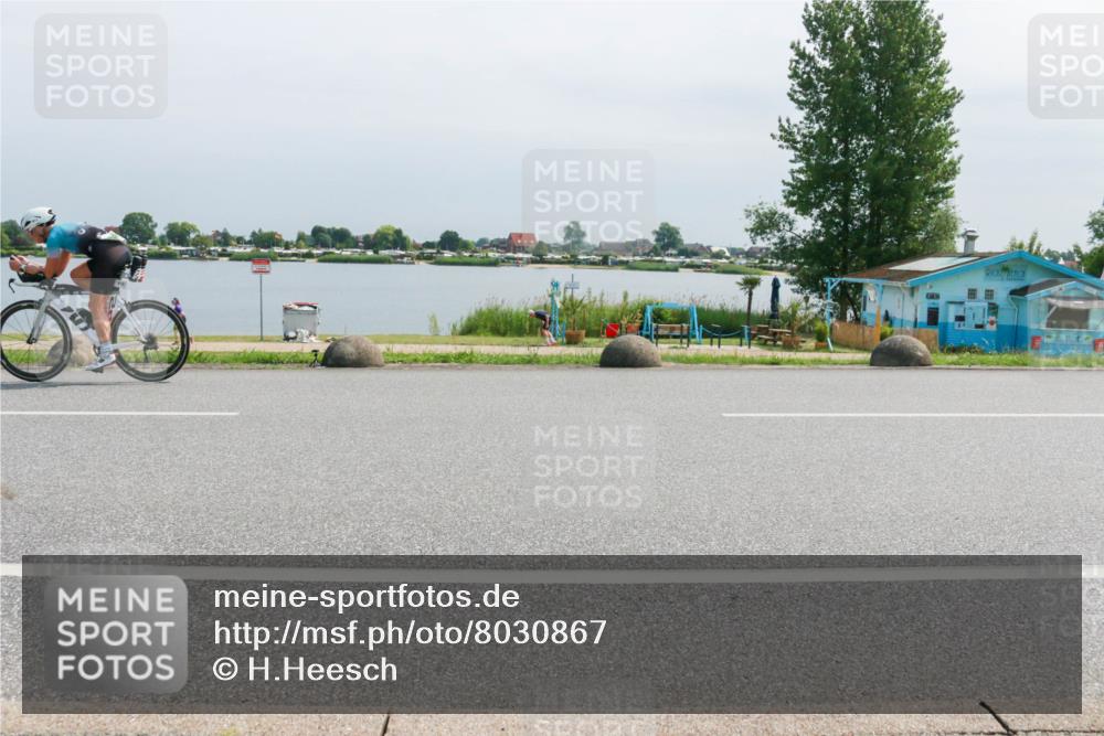 15.06.2025 - 27. Vierlanden-Triathlon H.Heesch http://msf.ph/oto/8030867 15.06.2025 11:31:51 Radfahren 113, 252, 913 meine-sportfotos.de