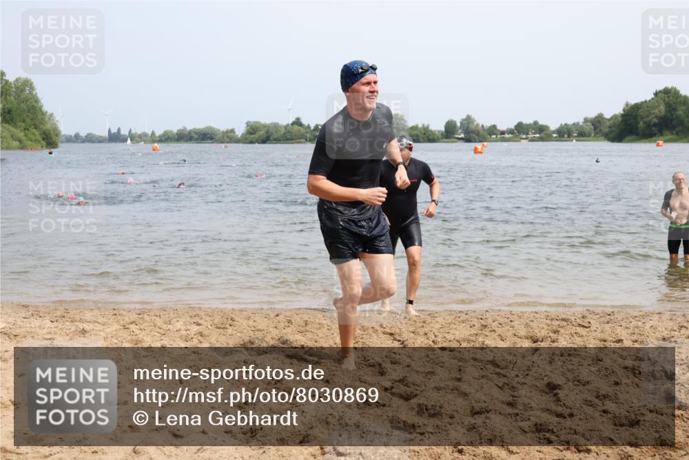 15.06.2025 - 27. Vierlanden-Triathlon Lena Gebhardt http://msf.ph/oto/8030869 15.06.2025 11:08:44 Schwimmen 671, 703, 719, 720, 852, 863 meine-sportfotos.de