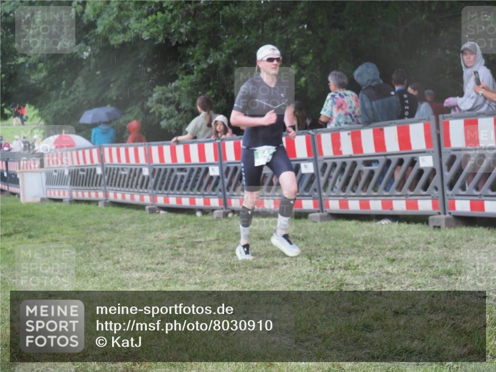 21.06.2025 - 27. Vierlanden-Triathlon KatJ http://msf.ph/oto/8030910 15.06.2025 13:39:20 Ziel 645, 739, 909 meine-sportfotos.de