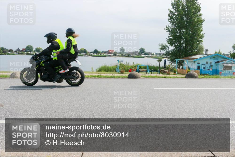 15.06.2025 - 27. Vierlanden-Triathlon H.Heesch http://msf.ph/oto/8030914 15.06.2025 11:31:55 Radfahren 113, 252, 761, 898, 913 meine-sportfotos.de