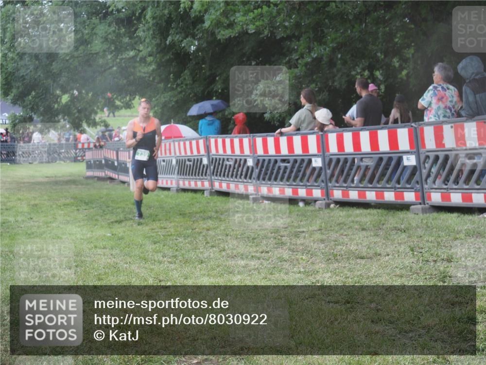21.06.2025 - 27. Vierlanden-Triathlon KatJ http://msf.ph/oto/8030922 15.06.2025 13:39:21 Ziel 645, 739, 909 meine-sportfotos.de