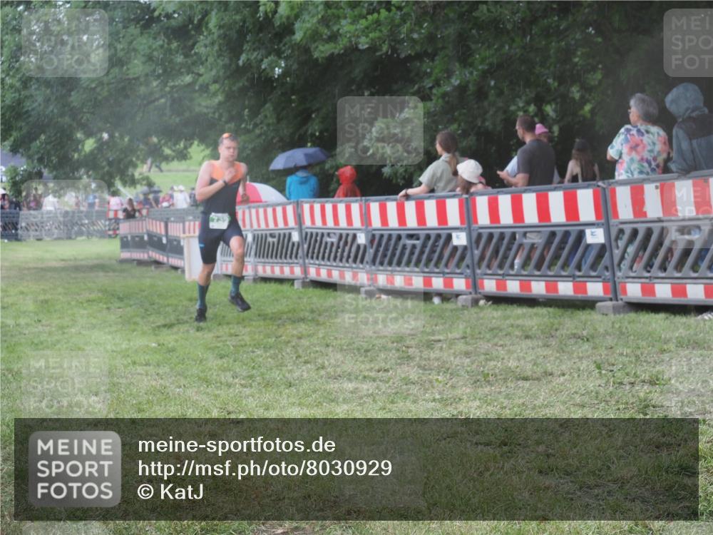 21.06.2025 - 27. Vierlanden-Triathlon KatJ http://msf.ph/oto/8030929 15.06.2025 13:39:21 Ziel 645, 739, 909 meine-sportfotos.de