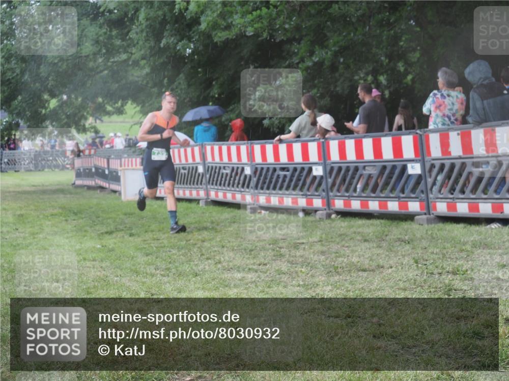 21.06.2025 - 27. Vierlanden-Triathlon KatJ http://msf.ph/oto/8030932 15.06.2025 13:39:21 Ziel 645, 739, 909 meine-sportfotos.de