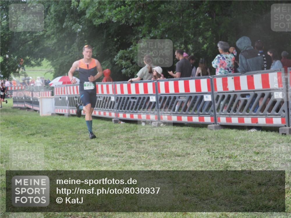 21.06.2025 - 27. Vierlanden-Triathlon KatJ http://msf.ph/oto/8030937 15.06.2025 13:39:21 Ziel 645, 739, 909 meine-sportfotos.de