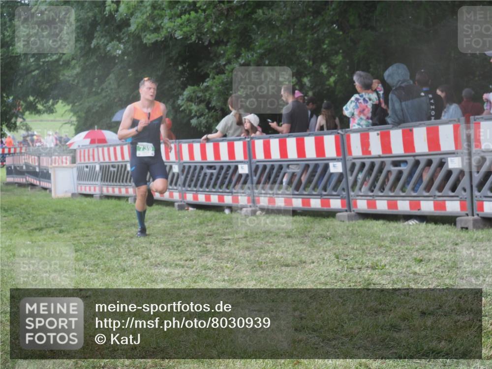 21.06.2025 - 27. Vierlanden-Triathlon KatJ http://msf.ph/oto/8030939 15.06.2025 13:39:22 Ziel 739, 909 meine-sportfotos.de