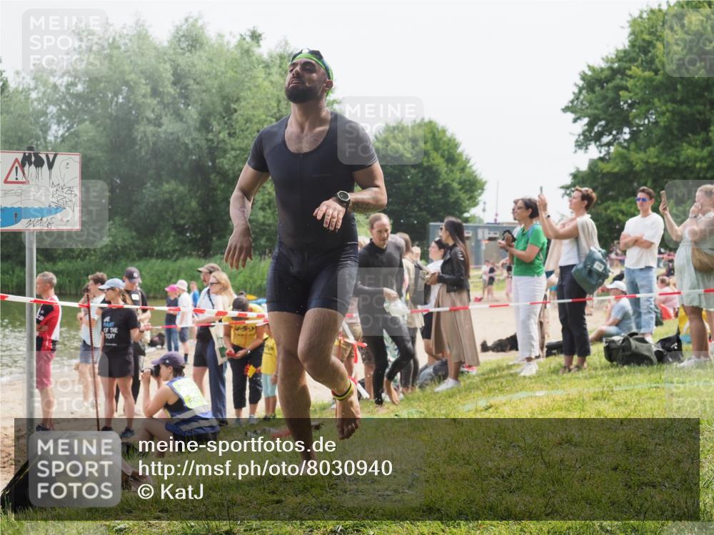 15.06.2025 - 27. Vierlanden-Triathlon KatJ http://msf.ph/oto/8030940 15.06.2025 11:08:40 Schwimmen 703, 719, 720, 750, 820, 836, 863 meine-sportfotos.de