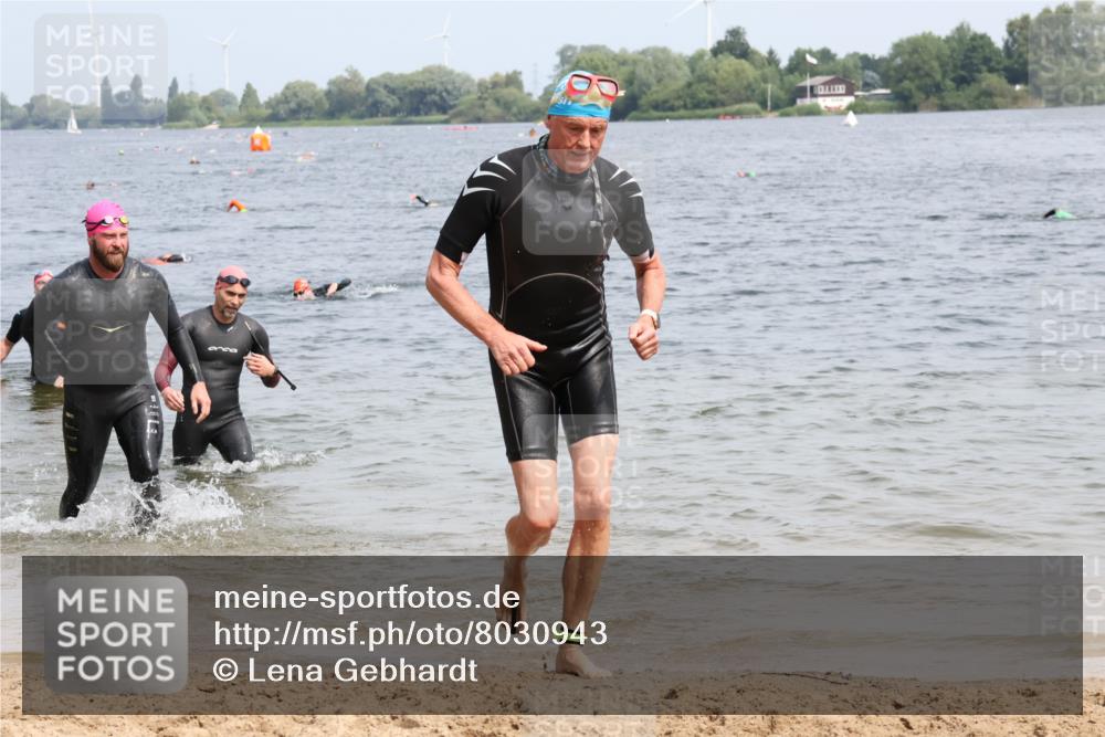 15.06.2025 - 27. Vierlanden-Triathlon Lena Gebhardt http://msf.ph/oto/8030943 15.06.2025 11:09:05 Schwimmen 776, 811, 816, 846 meine-sportfotos.de