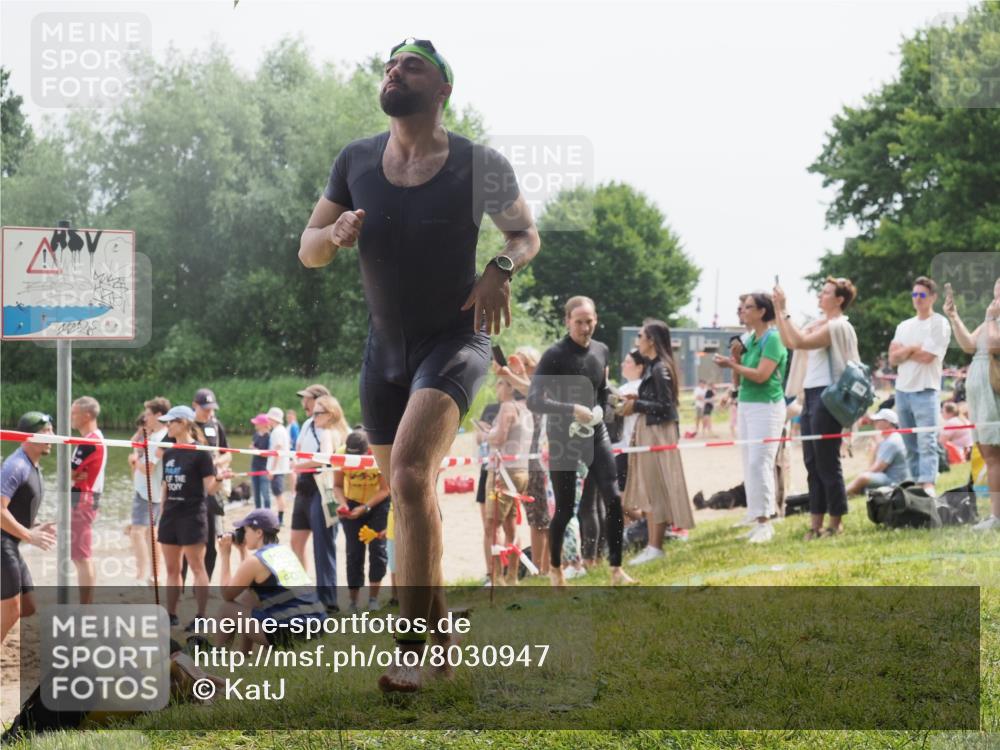 15.06.2025 - 27. Vierlanden-Triathlon KatJ http://msf.ph/oto/8030947 15.06.2025 11:08:40 Schwimmen 703, 719, 720, 750, 820, 836, 863 meine-sportfotos.de